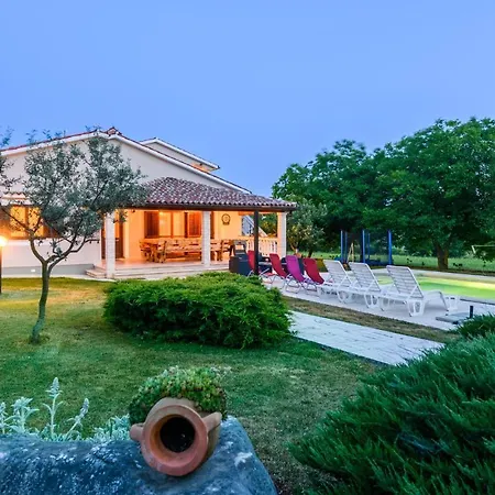 Stunning In דירה Barban
